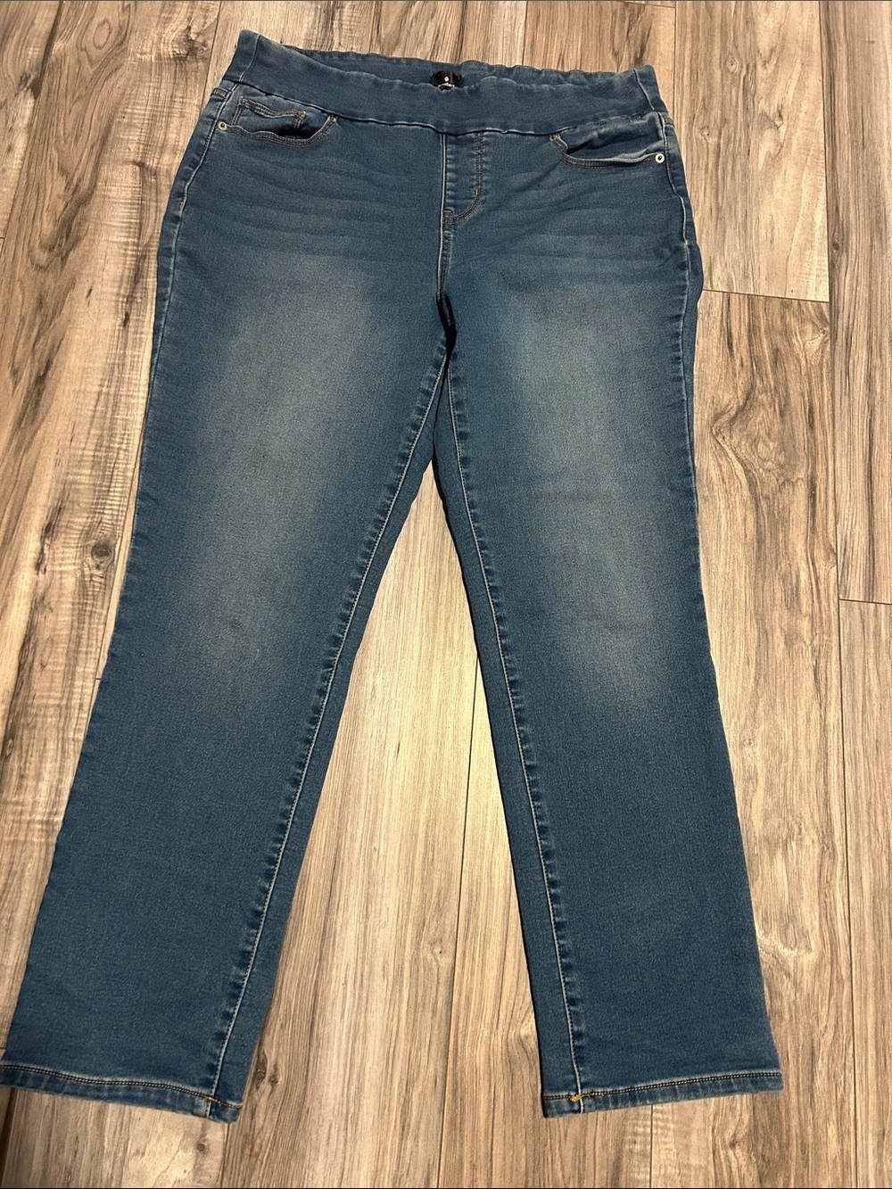 Women’s Dressbarn Stretch Pull-On Jeans in Medium Blue